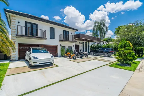 5453 NW 94th Doral Pl, Doral FL 33178