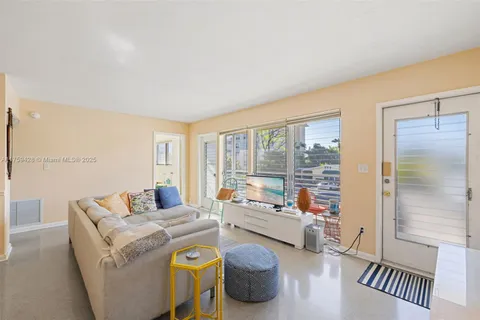 1035 SE 15th St # 10D, Fort Lauderdale FL 33316