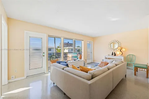 1035 SE 15th St # 10D, Fort Lauderdale FL 33316