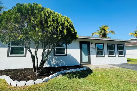 8241 SW 7th St, North Lauderdale FL 33068