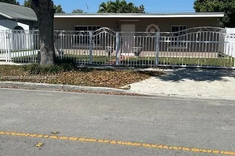 681 E 44th St, Hialeah FL 33013