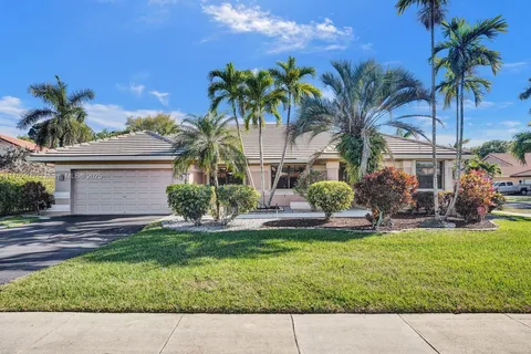 1930 W Oak Knoll Cir, Davie FL 33324