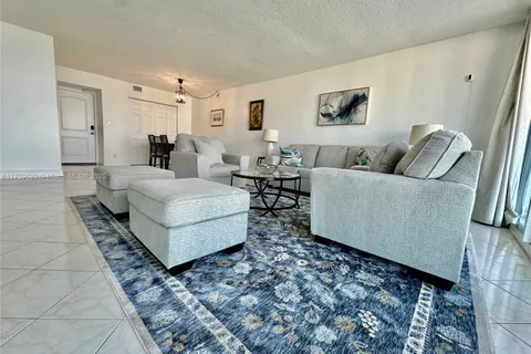 100 Bayview Dr # 1504, Sunny Isles Beach FL 33160