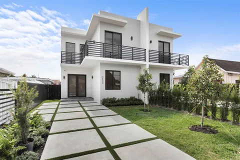 3432 SW 2th st, Miami FL 33135