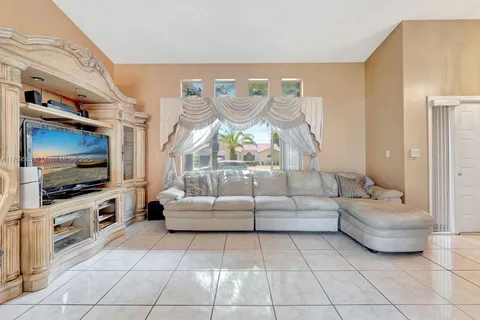 9861 NW 28th Pl, Coral Springs FL 33065