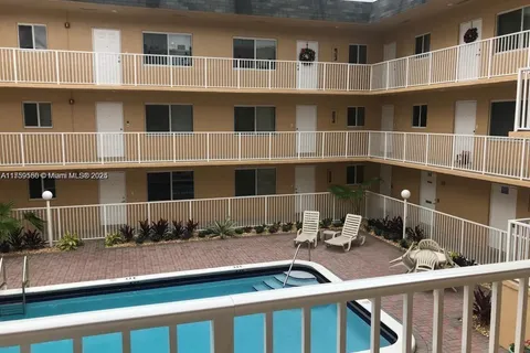 7910 Taft St # 214, Pembroke Pines FL 33024