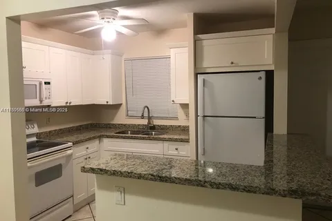7910 Taft St # 214, Pembroke Pines FL 33024
