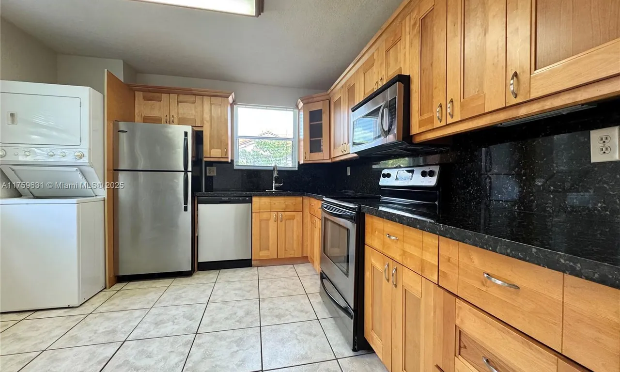 11232 SW 12th St # 202, Pembroke Pines FL 33025