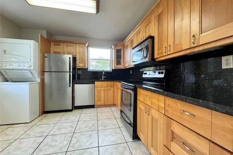 11232 SW 12th St # 202, Pembroke Pines FL 33025