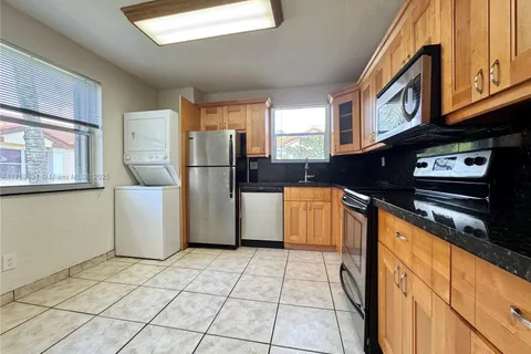 11232 SW 12th St # 202, Pembroke Pines FL 33025