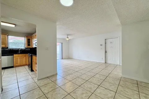 11232 SW 12th St # 202, Pembroke Pines FL 33025
