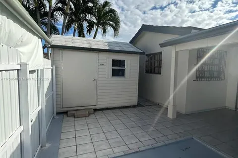 2219 SW 137th Pl, Miami FL 33175