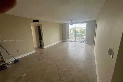 498 NW 165th St # 501, Miami FL 33169