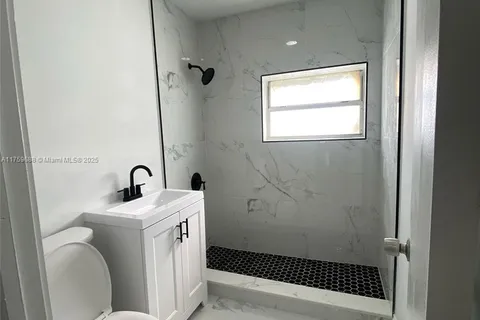894 NW 108th St, Miami FL 33168