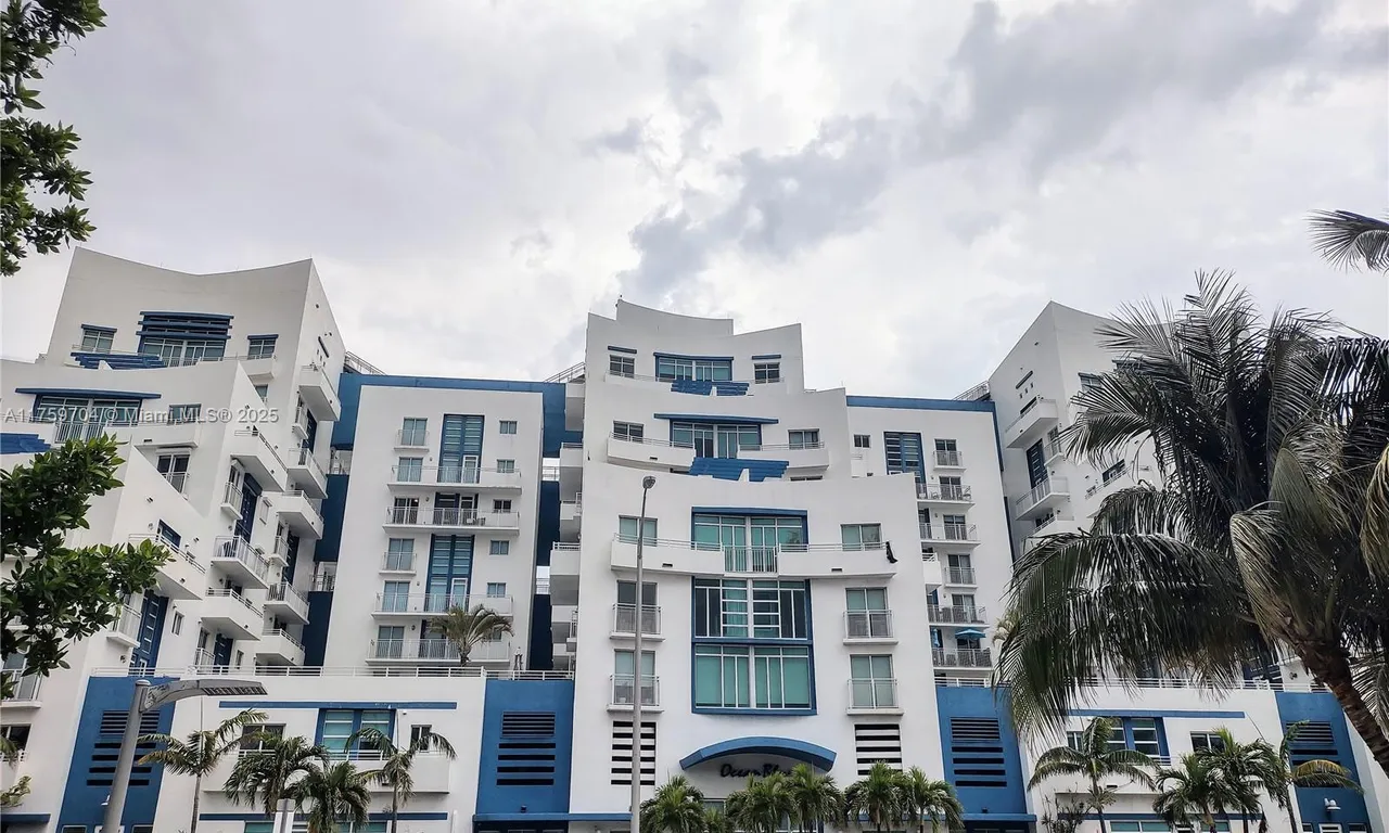 7600 Collins Ave # 417, Miami Beach FL 33141