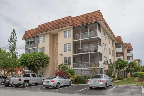 4176 Inverrary Dr # 306, Lauderhill FL 33319