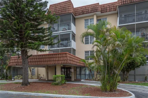 4176 Inverrary Dr # 306, Lauderhill FL 33319
