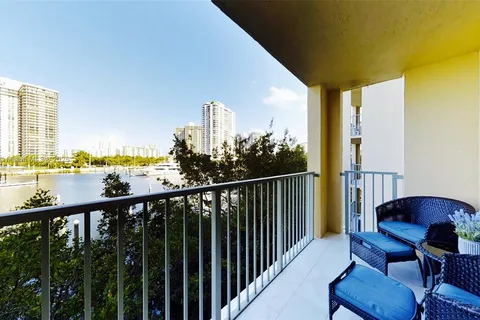 19877 E Country Club Dr # 304, Aventura FL 33180