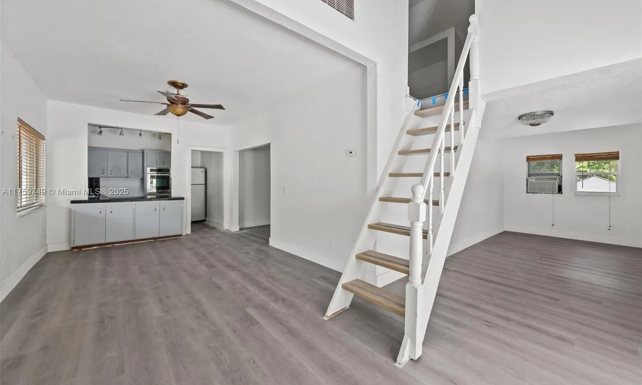30 SW 5th St # 1, Dania Beach FL 33004