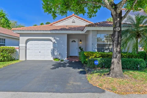 1363 Seagrape Cir, Weston FL 33326