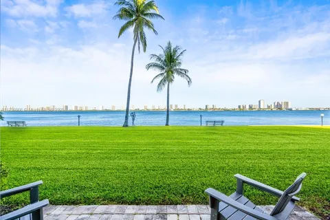 301 Lake Shore Dr # 106, Lake Park FL 33403