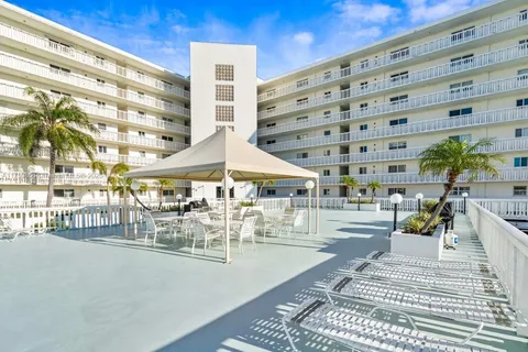 301 Lake Shore Dr # 106, Lake Park FL 33403