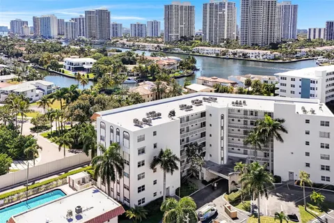 3181 S Ocean Dr # 403, Hallandale Beach FL 33009