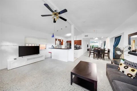 1125 NE 6th St # 0, Hallandale Beach FL 33009