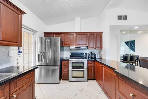 1125 NE 6th St # 0, Hallandale Beach FL 33009