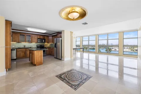 5055 Collins Ave # 6M, Miami Beach FL 33140