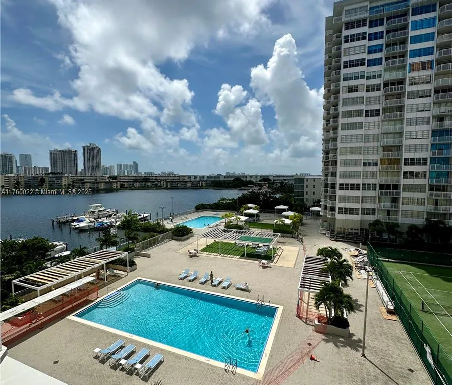 18071 Biscayne Blvd # 604, Aventura FL 33160