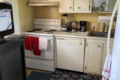 1035 Country Club Dr # 104, Margate FL 33063