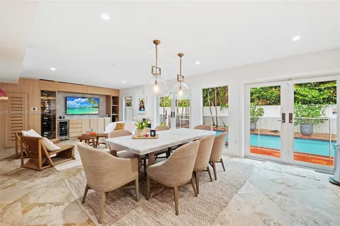 200 W Mashta Dr, Key Biscayne FL 33149