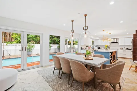 200 W Mashta Dr, Key Biscayne FL 33149