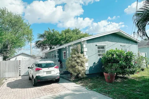 1945 NW 155th St, Miami Gardens FL 33054