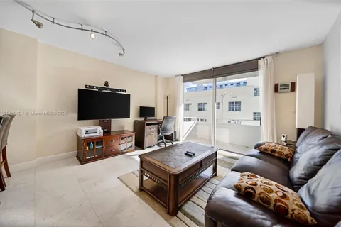 465 Ocean Dr # 407, Miami Beach FL 33139