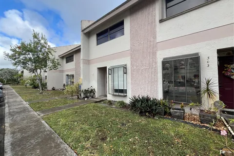2700 S Oakland Forest Dr # 304, Oakland Park FL 33309