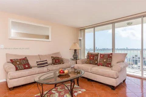 7601 E Treasure Dr # 2206, North Bay Village FL 33141