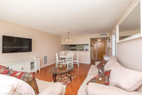 7601 E Treasure Dr # 2206, North Bay Village FL 33141