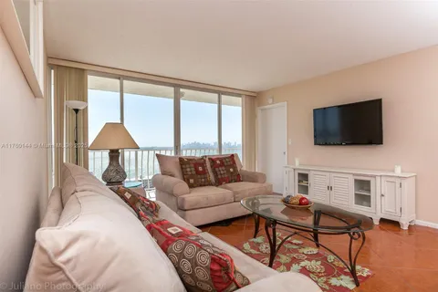 7601 E Treasure Dr # 2206, North Bay Village FL 33141