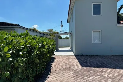 6550 SW 37th St # 2, Miami FL 33155