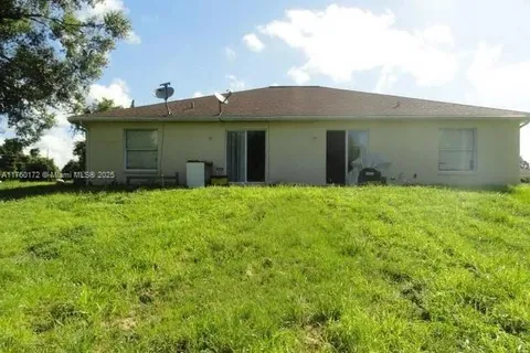 5241 -5243 28th St SW, Lehigh Acres FL 33973