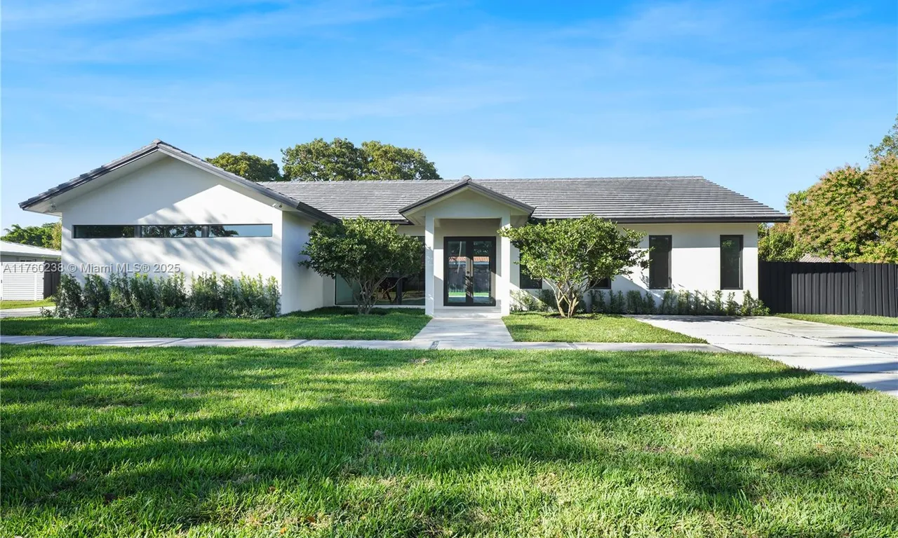 8765 SW 175th St, Palmetto Bay FL 33157