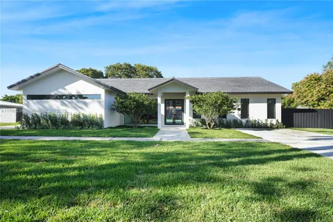 8765 SW 175th St, Palmetto Bay FL 33157