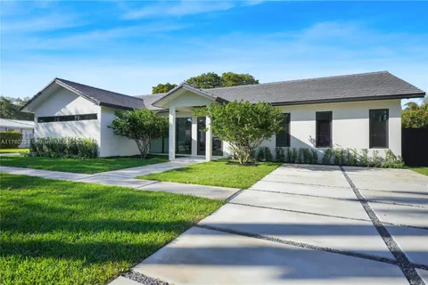8765 SW 175th St, Palmetto Bay FL 33157