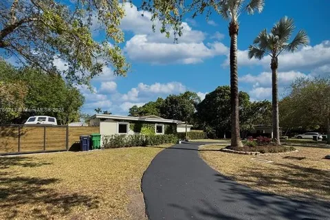 13225 SW 83rd Ct, Pinecrest FL 33156