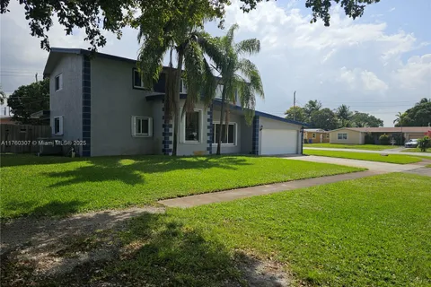 3900 NW 39th Ave, Lauderdale Lakes FL 33309