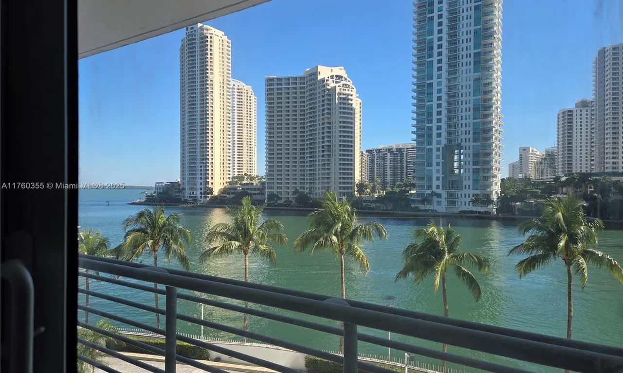 325 S Biscayne Blvd # 415, Miami FL 33131