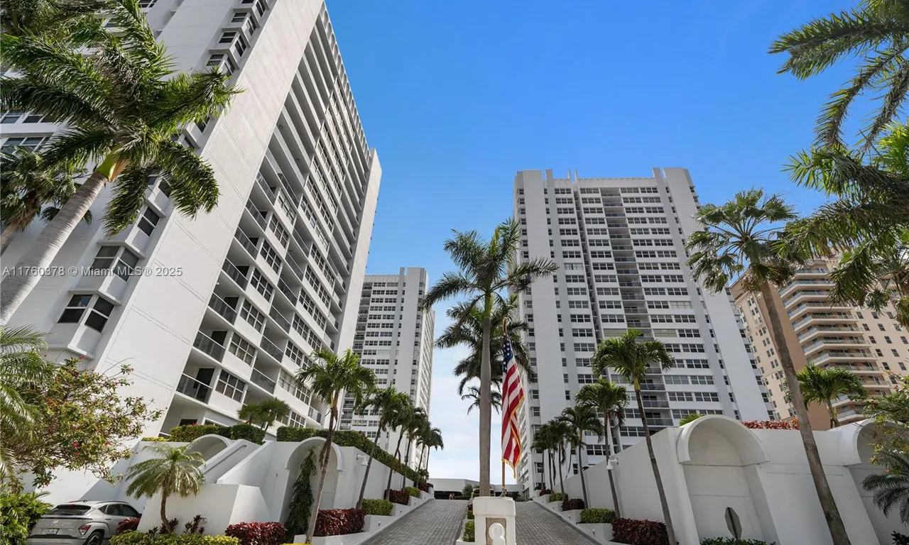 1904 S Ocean Dr, Hallandale Beach FL 33009