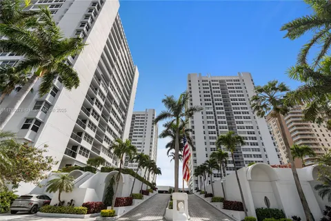 1904 S Ocean Dr, Hallandale Beach FL 33009